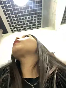 Snapshot of Chloe__Moon chatting on 12-09-24, 04:15 Chloe Moon online show from 12-09-24, 04:15