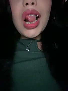 Snapshot of Chloe__Moon chatting on 12-16-24, 01:43 Chloe Moon online show from 12-16-24, 01:43