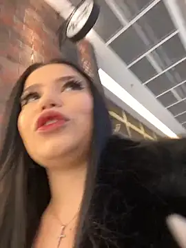 Snapshot of Chloe__Moon chatting on 01-05-25, 10:43 Chloe Moon online show from 01-05-25, 10:43