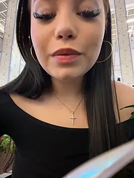 Snapshot of Chloe__Moon chatting on 01-05-25, 01:47 Chloe Moon online show from 01-05-25, 01:47