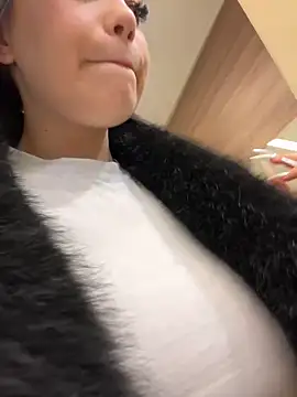 Snapshot of Chloe__Moon chatting on 01-10-25, 02:45 Chloe Moon online show from 01-10-25, 02:45