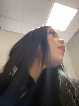 Snapshot of Chloe__Moon chatting on 01-21-25, 01:32 Chloe Moon online show from 01-21-25, 01:32