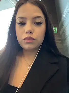 Snapshot of Chloe__Moon chatting on 10-07-25, 02:14 Chloe Moon online show from 10-07-25, 02:14