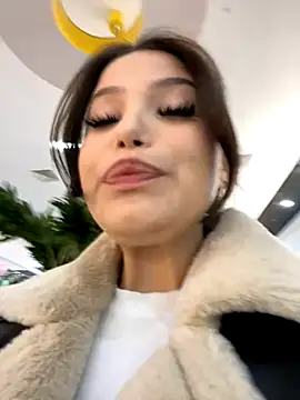 Snapshot of Chloe__Moon chatting on 10-22-25, 03:12 Chloe Moon online show from 10-22-25, 03:12