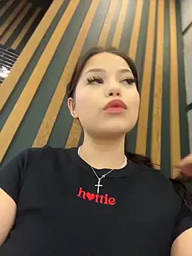 Snapshot of Chloe__Moon chatting on 10-27-25, 01:37 Chloe Moon online show from 10-27-25, 01:37