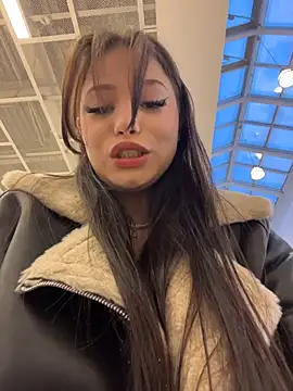 Snapshot of Chloe__Moon chatting on 10-29-25, 01:24 Chloe Moon online show from 10-29-25, 01:24