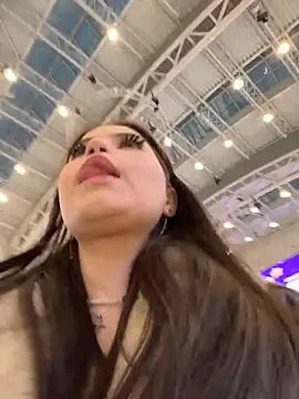 Snapshot of Chloe__Moon chatting on 11-23-25, 01:11 Chloe Moon online show from 11-23-25, 01:11