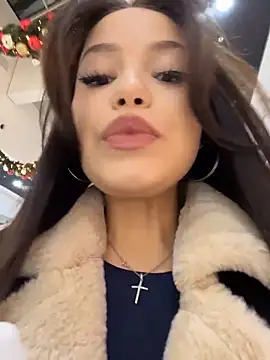 Snapshot of Chloe__Moon chatting on 12-14-25, 02:11 Chloe Moon online show from 12-14-25, 02:11