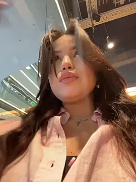 Snapshot of Chloe__Moon chatting on 03-12-26, 02:01 Chloe Moon online show from 03-12-26, 02:01