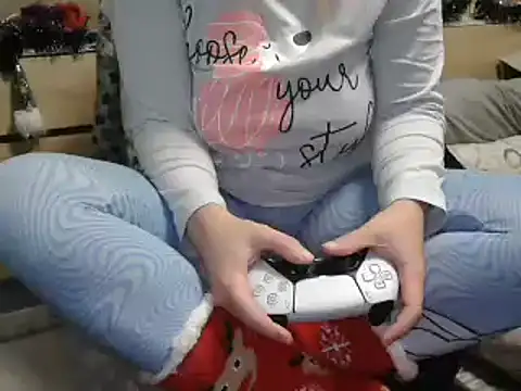 Snapshot of LaRa_forU chatting on 12-12-24, 07:37 LaRa forU online show from 12-12-24, 07:37