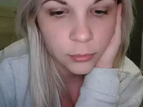 Snapshot of LaRa_forU chatting on 12-19-24, 12:56 LaRa forU online show from 12-19-24, 12:56