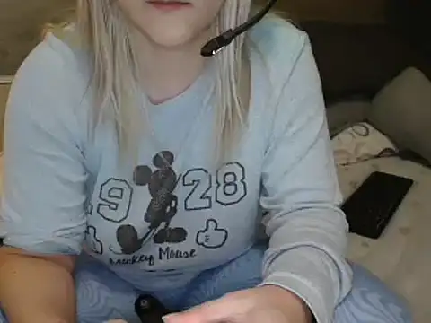 Snapshot of LaRa_forU chatting on 01-22-25, 05:38 LaRa forU online show from 01-22-25, 05:38