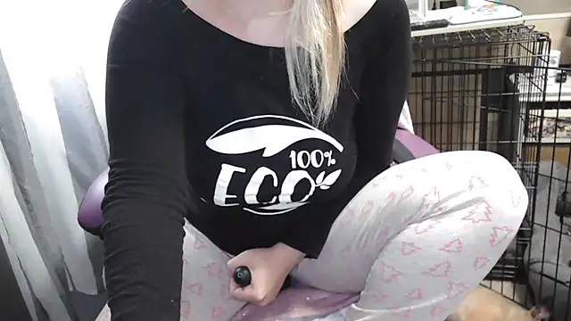 Snapshot of LaRa_forU chatting on 02-20-25, 03:52 LaRa forU online show from 02-20-25, 03:52