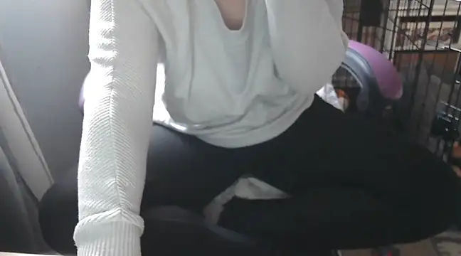 Snapshot of LaRa_forU chatting on 02-25-25, 02:11 LaRa forU online show from 02-25-25, 02:11