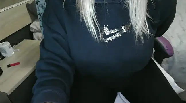 Snapshot of LaRa_forU chatting on 03-03-25, 08:21 LaRa forU online show from 03-03-25, 08:21