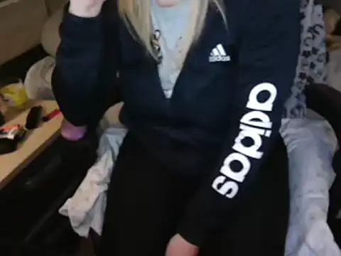 Snapshot of LaRa_forU chatting on 03-13-25, 06:23 LaRa forU online show from 03-13-25, 06:23
