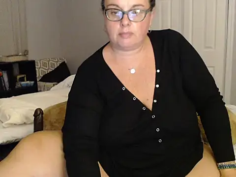 Snapshot of LauLauPAWG chatting on 09-15-25, 04:01 LauLauPAWG online show from 09-15-25, 04:01