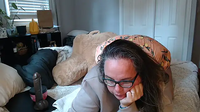 LauLauPAWG online show from 10-29-25, 03:36