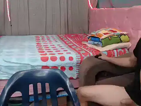 Snapshot of mom_son_dirty chatting on 01-18-25, 03:49 mom son dirty online show from 01-18-25, 03:49