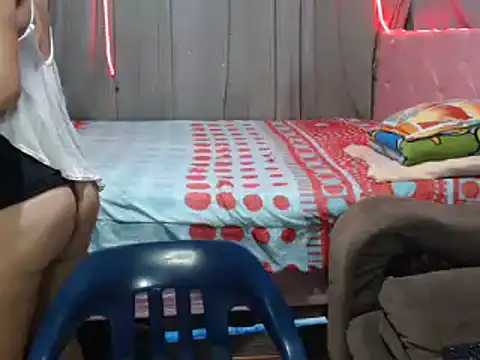 Snapshot of mom_son_dirty chatting on 01-19-25, 12:28 mom son dirty online show from 01-19-25, 12:28