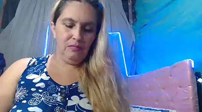 Snapshot of mom_son_dirty chatting on 03-20-25, 03:02 mom son dirty online show from 03-20-25, 03:02
