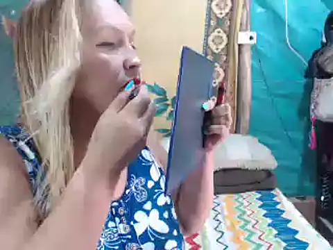 Snapshot of mom_son_dirty chatting on 10-08-25, 02:47 mom son dirty online show from 10-08-25, 02:47