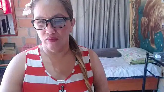 Snapshot of mom_son_dirty chatting on 07-08-26, 01:48 mom son dirty online show from 07-08-26, 01:48