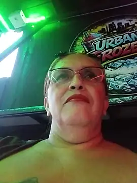 Snapshot of mom_son_dirty chatting on 08-01-26, 11:14 mom son dirty online show from 08-01-26, 11:14