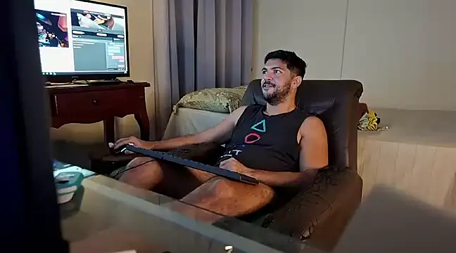 Snapshot of LUH133 chatting on 12-04-24, 12:41 LUH133 online show from 12-04-24, 12:41