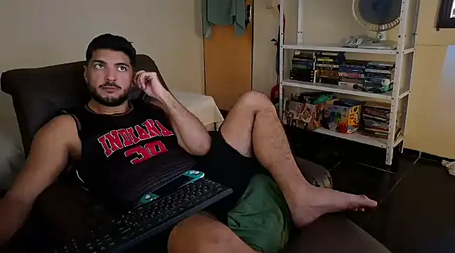 Snapshot of LUH133 chatting on 12-20-24, 12:19 LUH133 online show from 12-20-24, 12:19