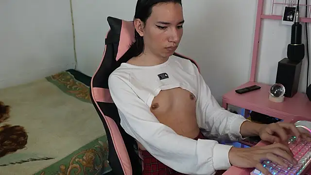 Snapshot of Flaream_angel chatting on 01-01-25, 03:46 Flaream angel online show from 01-01-25, 03:46