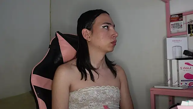 Snapshot of Flaream_angel chatting on 10-30-25, 09:26 Flaream angel online show from 10-30-25, 09:26