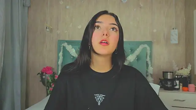 Snapshot of Marcelaa_fox chatting on 12-17-25, 07:42 Marcelaa fox online show from 12-17-25, 07:42