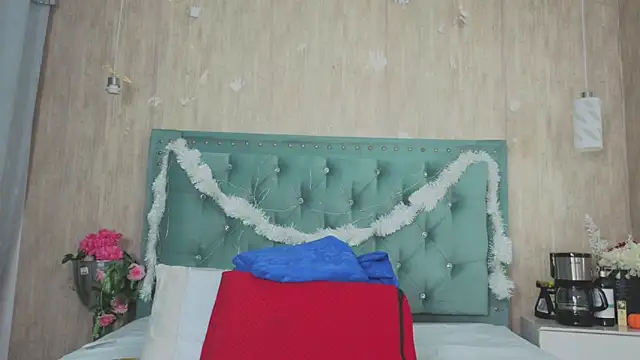 Snapshot of Marcelaa_fox chatting on 12-18-25, 07:47 Marcelaa fox online show from 12-18-25, 07:47