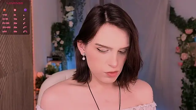 Snapshot of _yourFoxy_ chatting on 12-10-24, 05:39  yourFoxy  online show from 12-10-24, 05:39