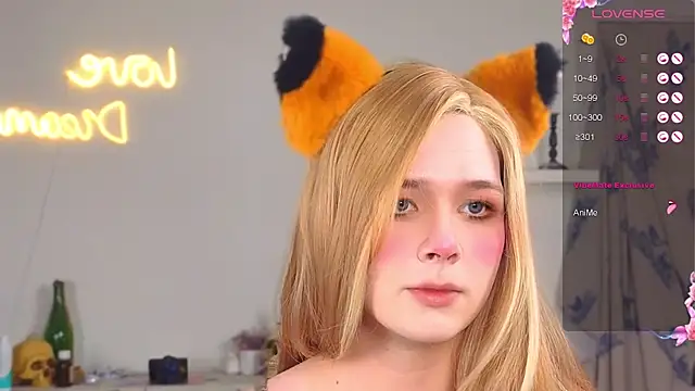 Snapshot of _yourFoxy_ chatting on 10-22-25, 04:18  yourFoxy  online show from 10-22-25, 04:18