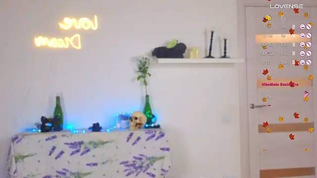 Snapshot of _yourFoxy_ chatting on 10-27-25, 11:47  yourFoxy  online show from 10-27-25, 11:47