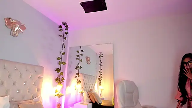 Isabella Flowers online show from 01-30-25, 01:55