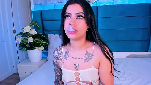 Snapshot of DakottaHill chatting on 02-10-25, 01:44 DakottaHill online show from 02-10-25, 01:44