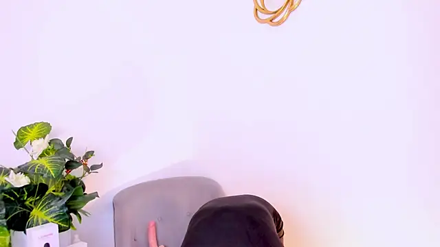 Snapshot of DakottaHill chatting on 02-28-25, 05:26 DakottaHill online show from 02-28-25, 05:26