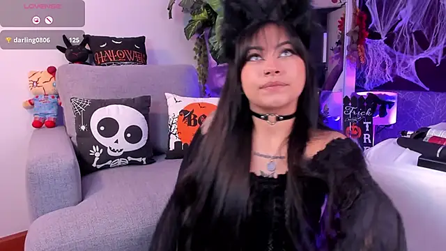 Snapshot of DakottaHill chatting on 10-28-25, 06:28 DakottaHill online show from 10-28-25, 06:28