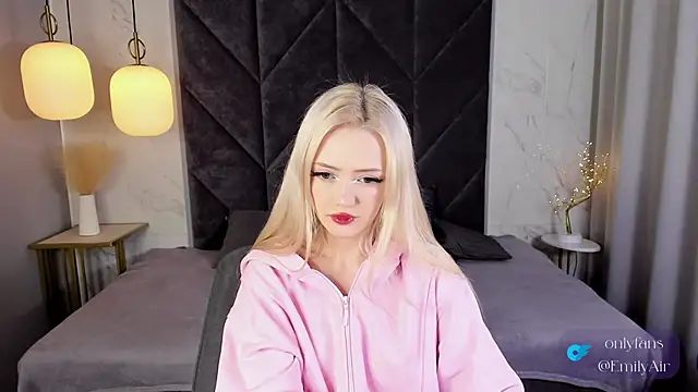 EmilyAir online show from 11-08-25, 04:40