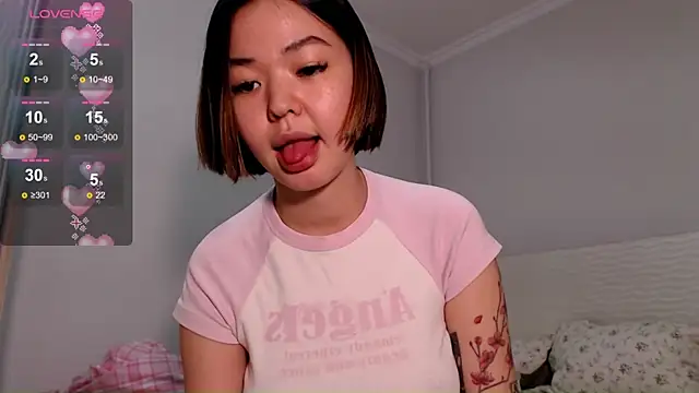 Snapshot of osaka_nia chatting on 11-09-25, 03:21 osaka nia online show from 11-09-25, 03:21