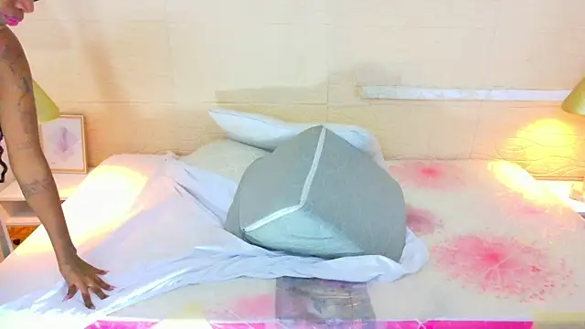 Chocolatte bar online show from 02-10-26, 01:59