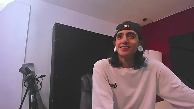 Matthew Dixonn online show from 12-26-24, 03:16