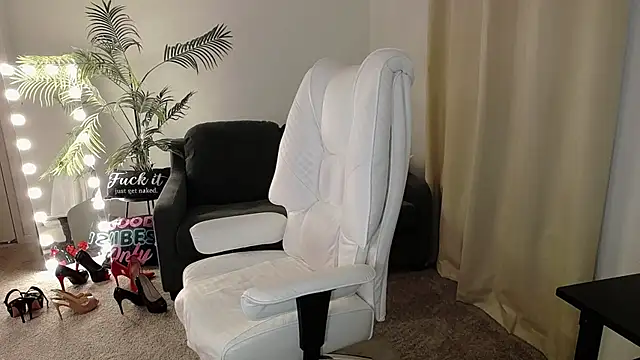 YourMarthaMayer online show from 01-28-25, 08:04