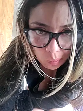 Snapshot of Sweel_Leyva18 chatting on 05-25-26, 10:05 Sweel Leyva18 online show from 05-25-26, 10:05
