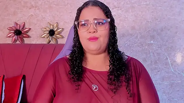 Snapshot of juli_2tyes chatting on 11-12-25, 03:51 juli 2tyes online show from 11-12-25, 03:51