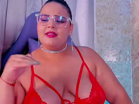 Snapshot of juli_2tyes chatting on 11-18-25, 03:56 juli 2tyes online show from 11-18-25, 03:56