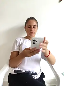 Snapshot of Scarlett-Leh chatting on 12-02-25, 12:21 Scarlett-Leh online show from 12-02-25, 12:21